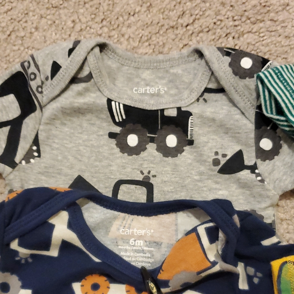 Set of 4 Carter's Baby Bodysuits 6months - Picture 2 of 3